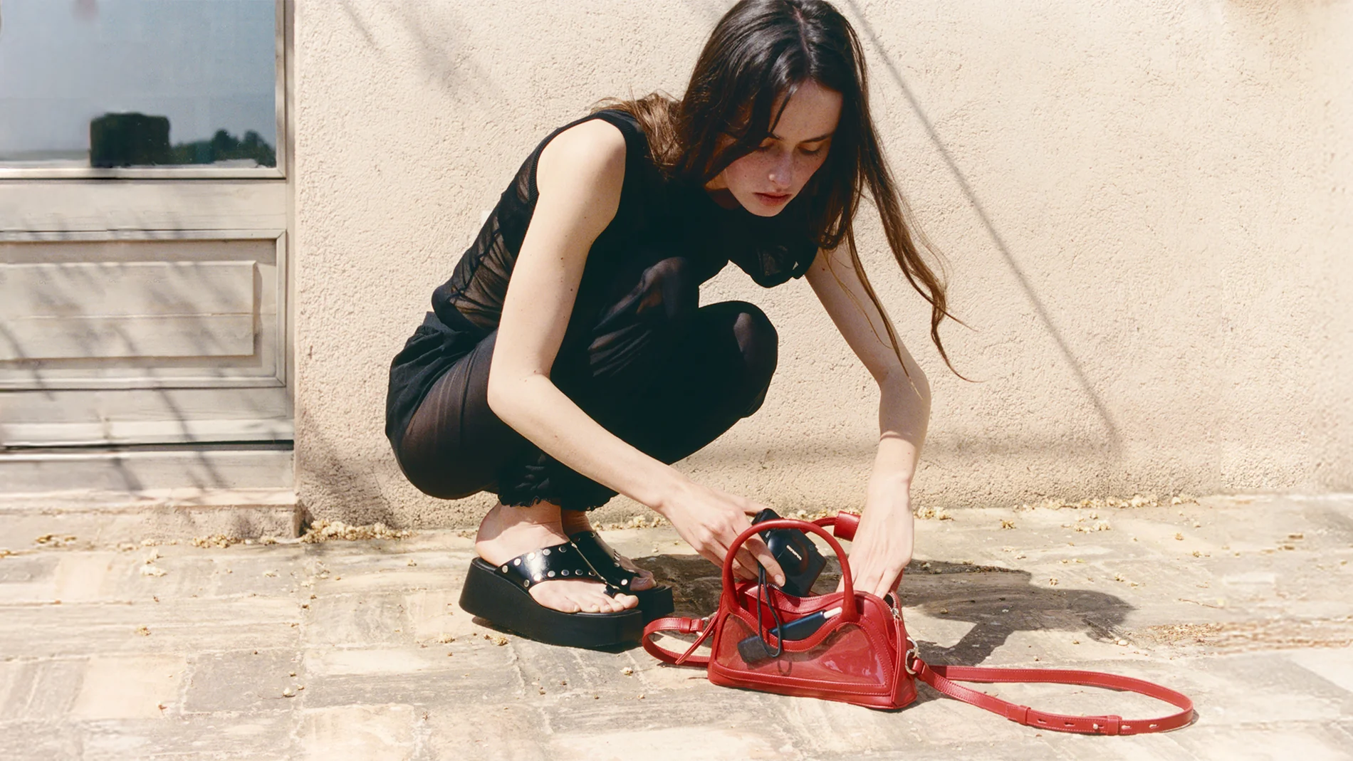 Sustainable Style, On-Demand Delivery